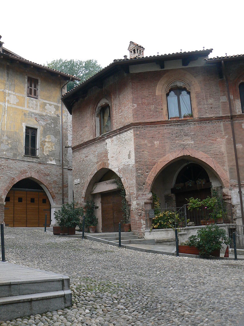 800px Piazza S Maria Avigliana