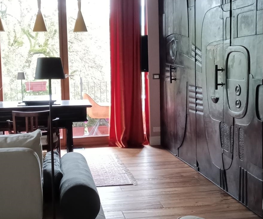 INTERNO CON SCULTURA